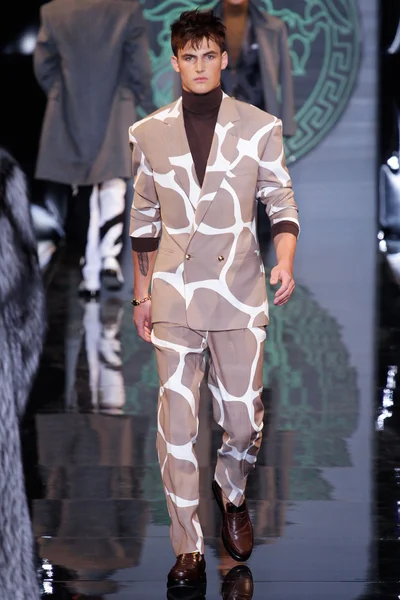 Look 11